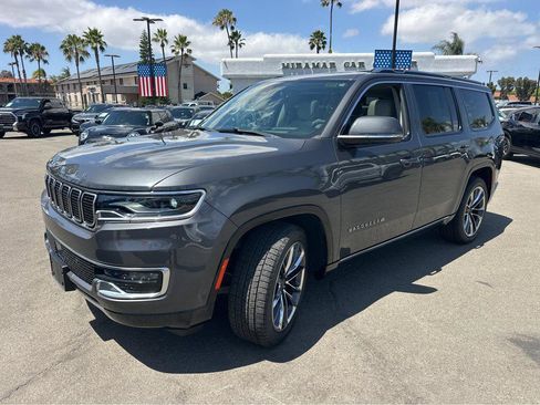 Used 2022 Jeep Wagoneer Series III w/ Premium Group I AWD/4WD image 11