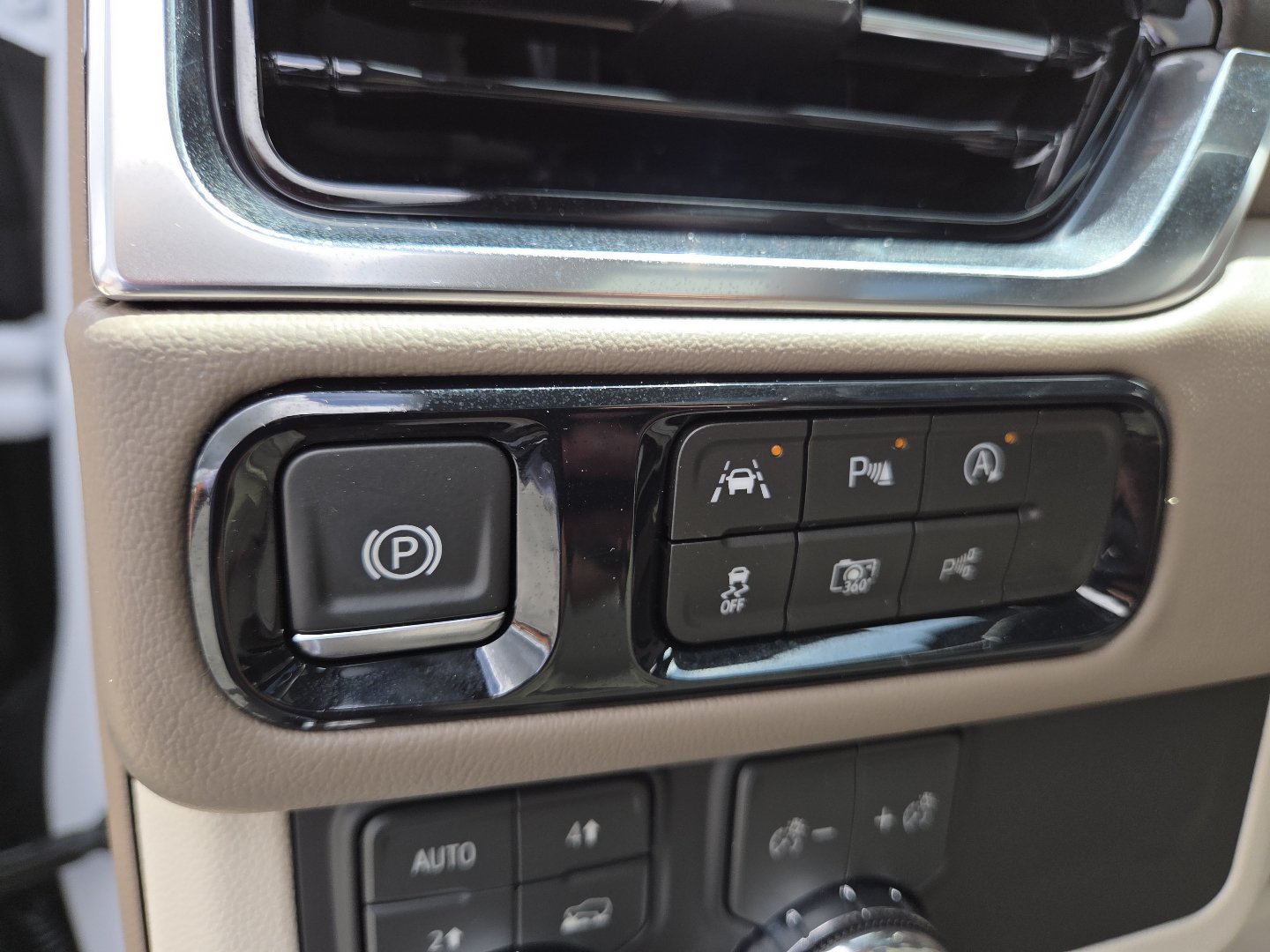 New 2026 GMC Yukon Denali w/ Sun & Power Step Package AWD/4WD image 14