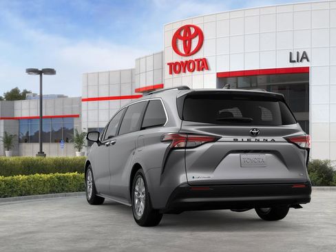 New 2026 Toyota Sienna XLE image 9