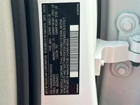 Used 2025 Volvo XC60 T8 Plus w/ Protection Package Premier image 34