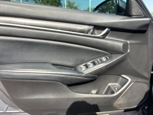 Used 2018 Honda Accord Sport image 7