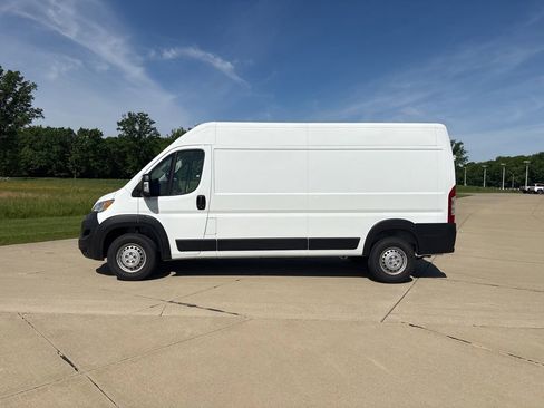 Used 2026 RAM ProMaster 2500 w/ Convenience Group FWD image 3
