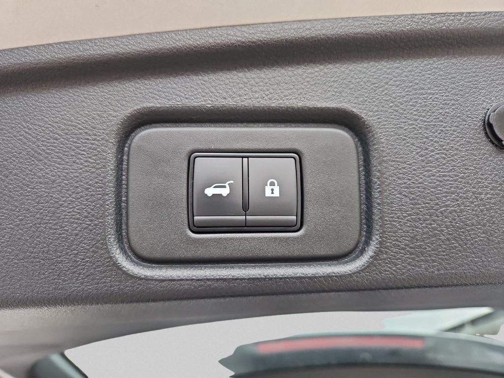 Used 2024 Nissan Pathfinder Platinum w/ Black Appearance Package AWD/4WD image 25
