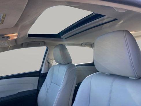 Used 2017 Toyota Avalon Limited image 17