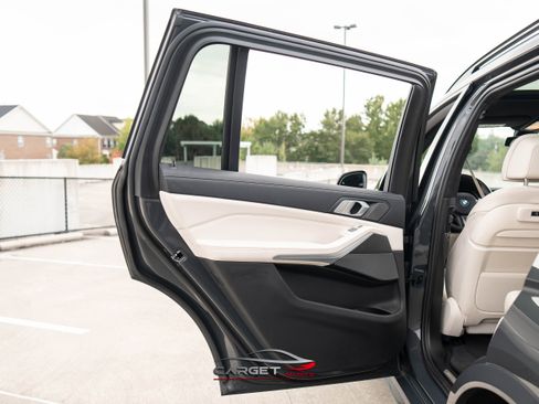 Used 2021 BMW X7 xDrive40i w/ M Sport Package image 49
