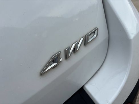 Used 2022 Ford Explorer XLT AWD/4WD image 9