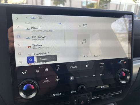 Used 2024 Lexus GX 550 image 20