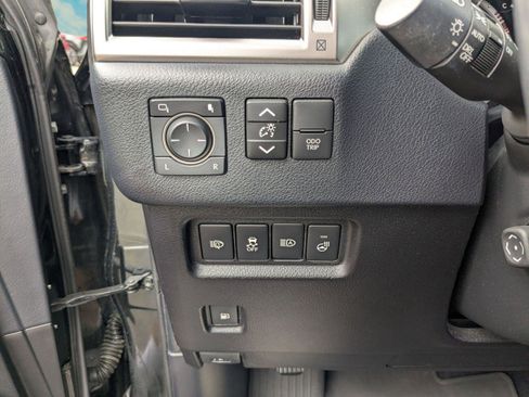 Certified 2023 Lexus GX 460 Premium AWD/4WD image 17