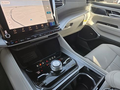 New 2026 Jeep Grand Wagoneer L Limited AWD/4WD image 12