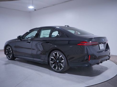New 2026 BMW 550e xDrive w/ Premium Package image 3