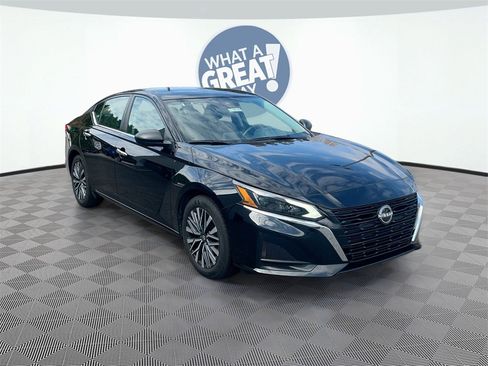 Certified 2024 Nissan Altima 2.5 SV image 1