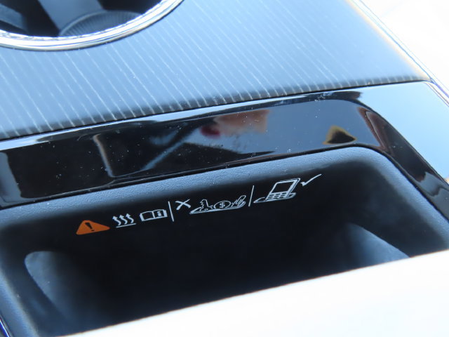 Certified 2026 Cadillac Lyriq Premium Luxury w/ LPO, Floor Liner Package AWD/4WD image 34