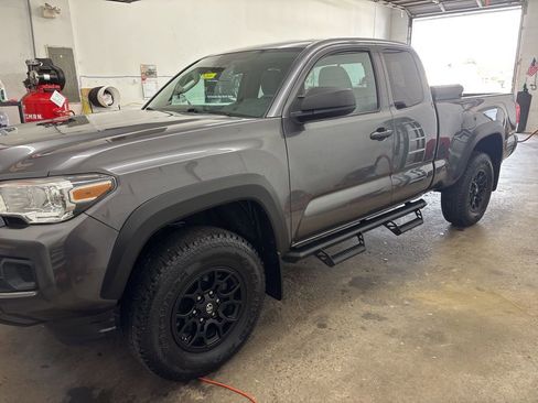 Used 2019 Toyota Tacoma SR w/ SX Package image 4