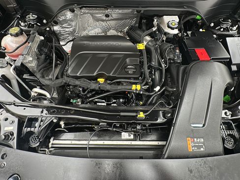 Used 2025 Chevrolet Trax LT FWD image 21