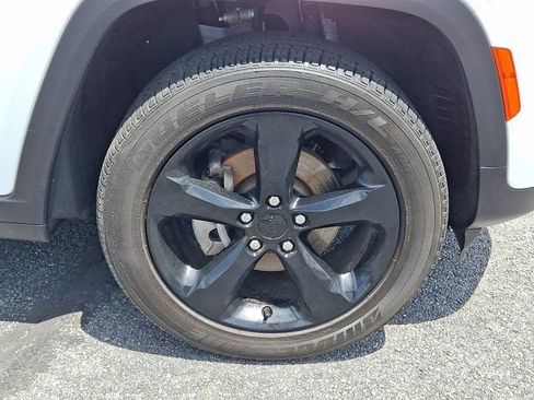 Certified 2023 Jeep Grand Cherokee Altitude AWD/4WD image 11