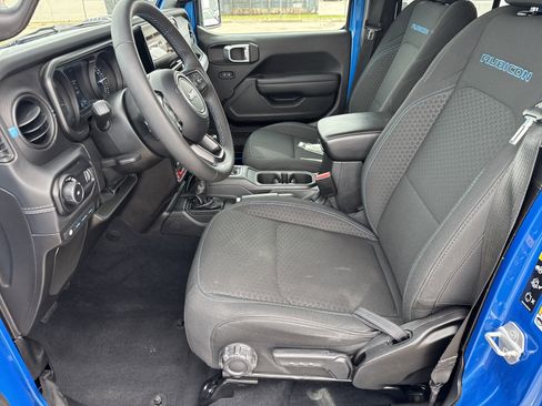 Used 2024 Jeep Wrangler Unlimited Rubicon 4xe AWD/4WD image 5