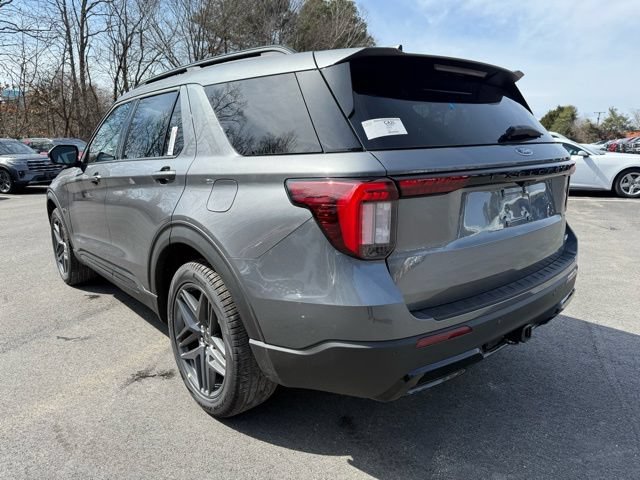Used 2026 Ford Explorer ST-Line w/ ST-Line Street Pack AWD/4WD image 3