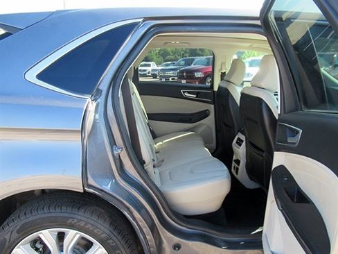 Used 2022 Ford Edge Titanium AWD/4WD image 17
