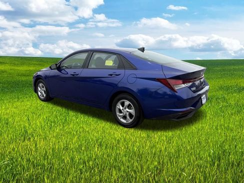 Used 2023 Hyundai Elantra SE w/ Preferred Accessory Package FWD image 7