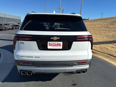 Used 2025 Chevrolet Traverse LT