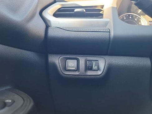 Used 2023 GMC Acadia SLT image 17