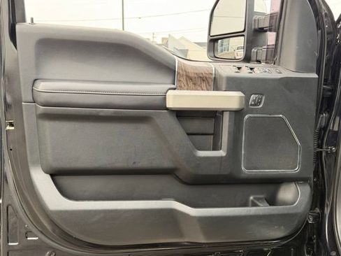 Used 2019 Ford F250 Lariat w/ Lariat Ultimate Package AWD/4WD image 14