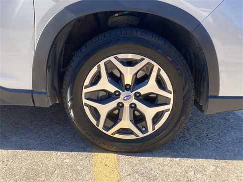 Used 2020 Subaru Forester Premium image 9