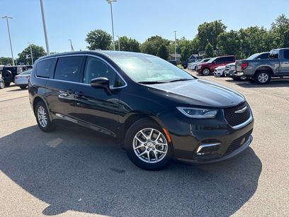 Used 2024 Chrysler Pacifica Touring-L