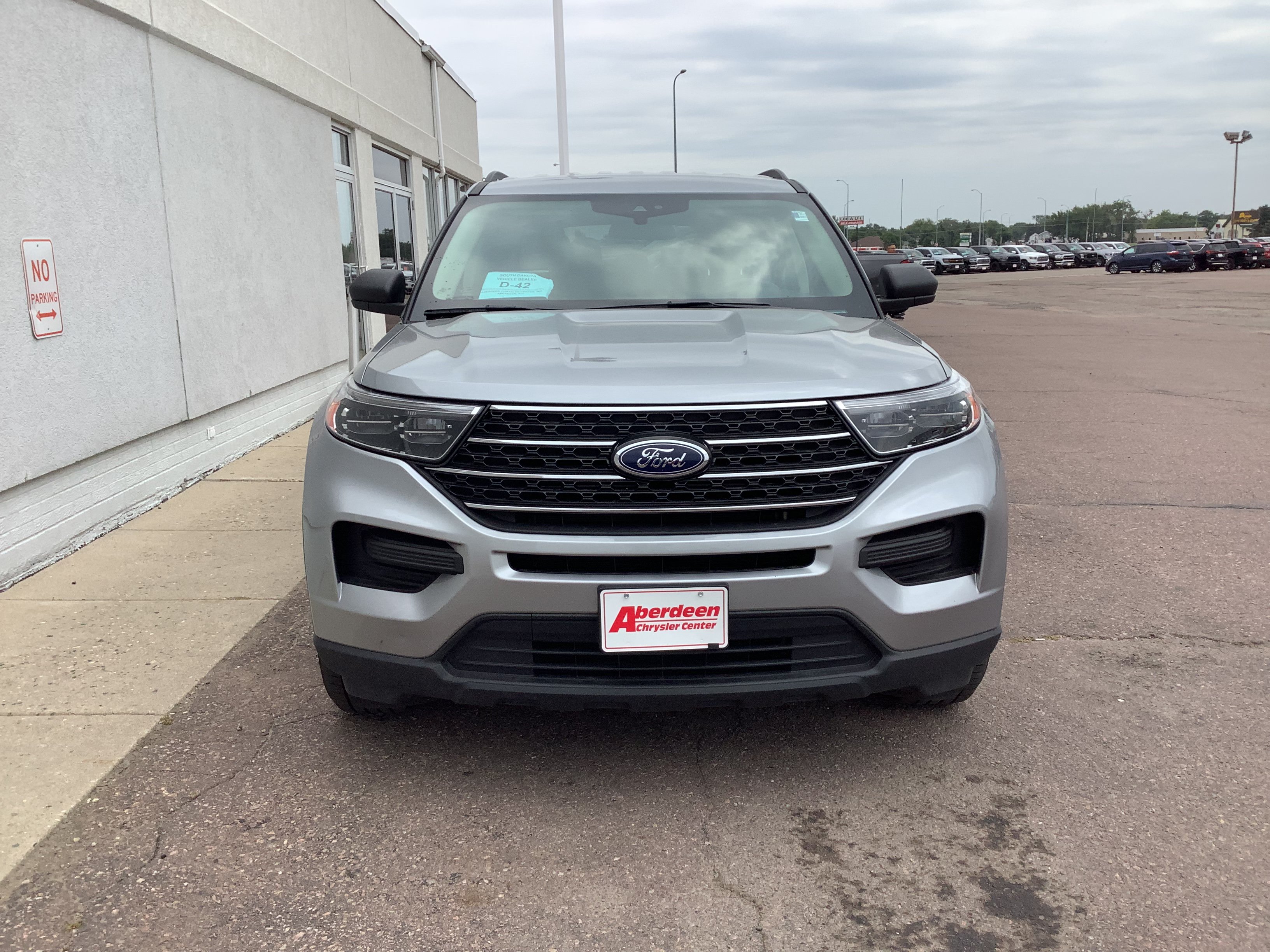 Used 2022 Ford Explorer XLT AWD/4WD image 3