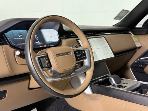Used 2025 Land Rover Range Rover SE AWD/4WD image 40