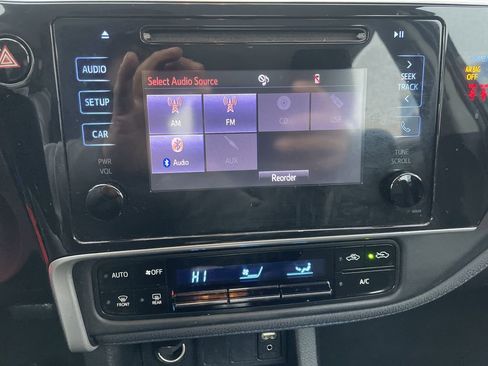 Used 2019 Toyota Corolla SE image 18