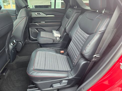 New 2026 Ford Explorer ST-Line w/ ST-Line Street Pack AWD/4WD image 12