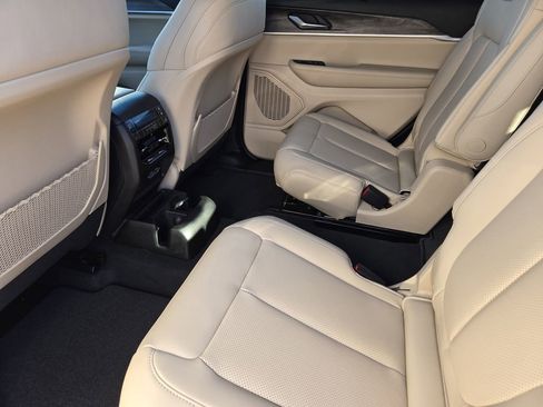 New 2025 Jeep Grand Cherokee L Limited w/ Luxury Tech Group II image 16