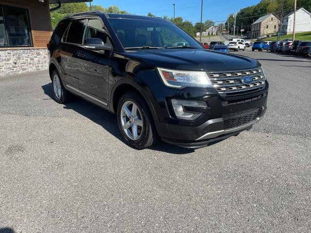 Used 2017 Ford Explorer XLT w/ Equipment Group 202A AWD/4WD image 11