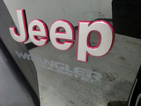 Used 2020 Jeep Wrangler Unlimited Rubicon w/ Dual Top Group AWD/4WD image 27