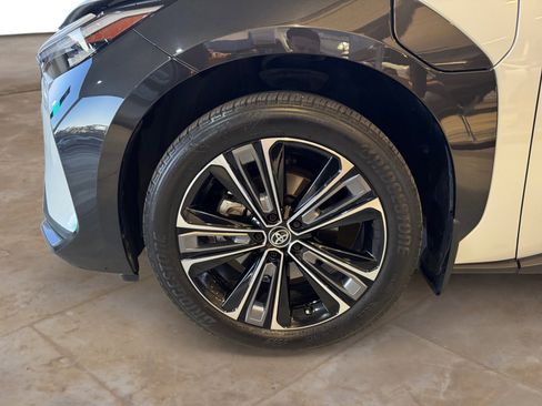 Used 2023 Toyota bZ4X Limited image 30