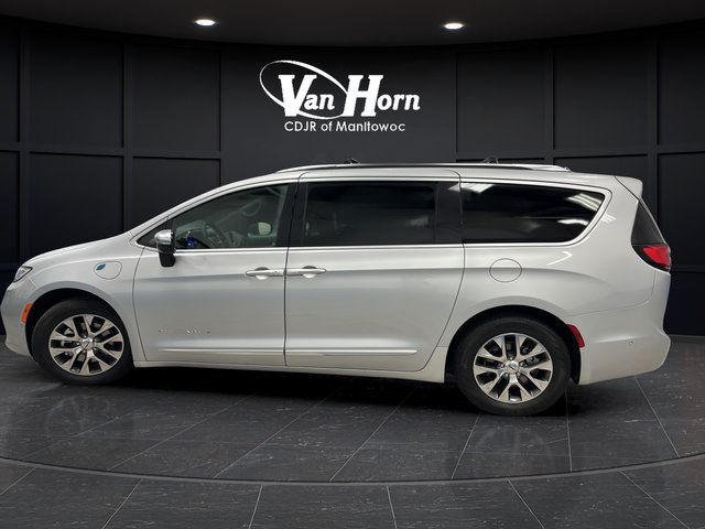 Used 2023 Chrysler Pacifica Pinnacle FWD image 4