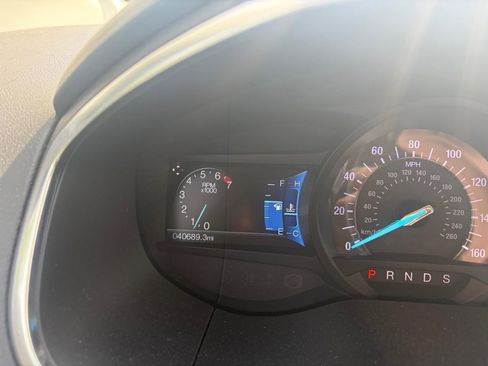 Used 2018 Ford Edge Titanium w/ Technology Package FWD image 4