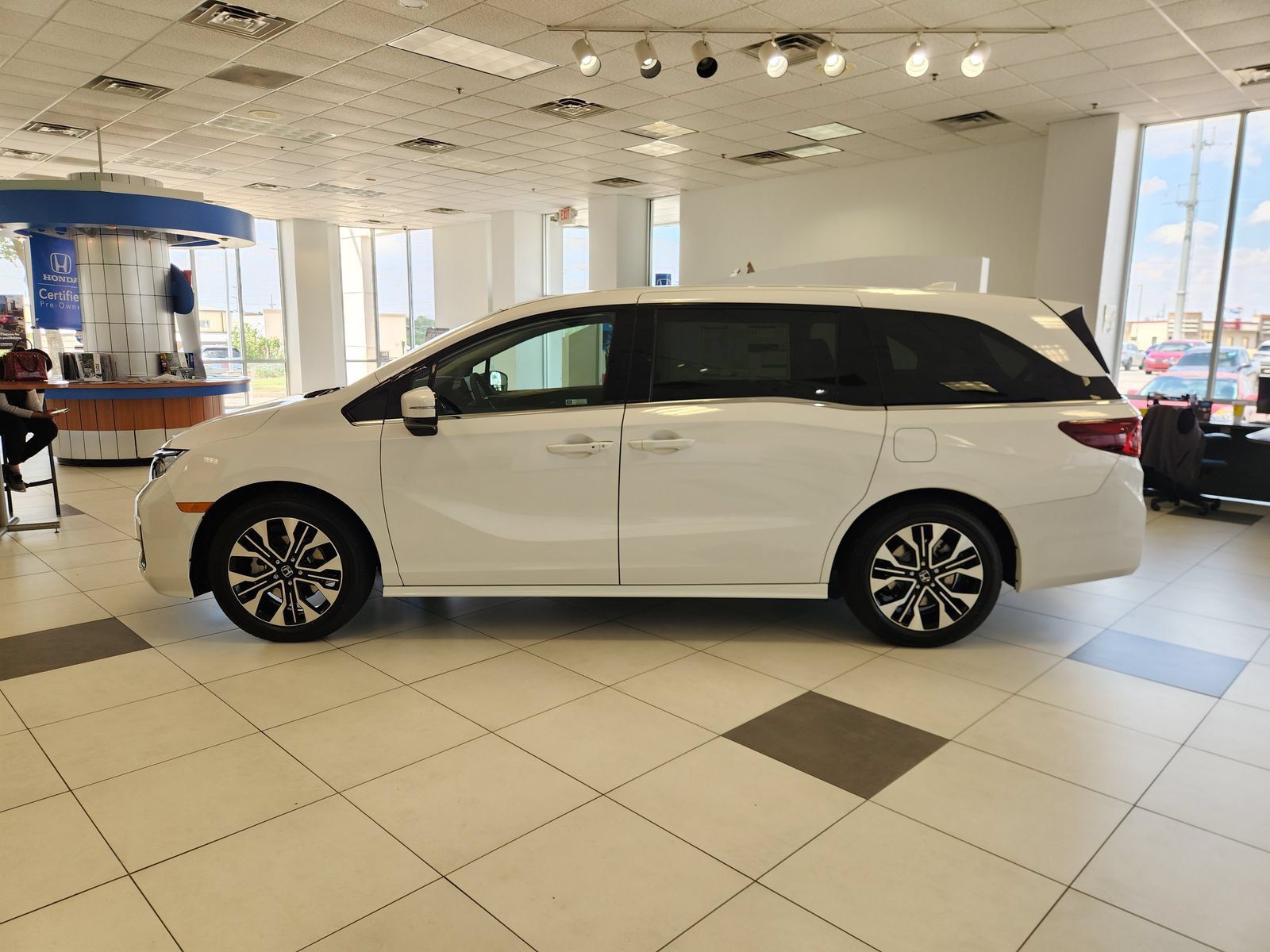 New 2026 Honda Odyssey Elite image 3
