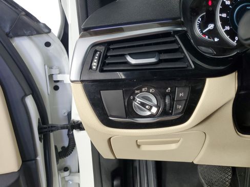 Used 2019 BMW 530e w/ Convenience Package RWD image 27