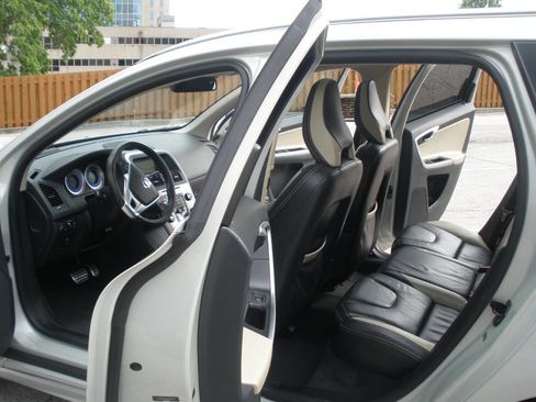 Used 2011 Volvo XC60 T6 R-Design w/ Convenience Pkg AWD/4WD image 24
