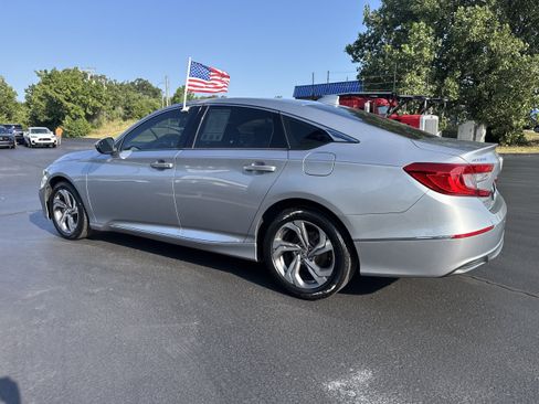 Used 2018 Honda Accord EX image 3