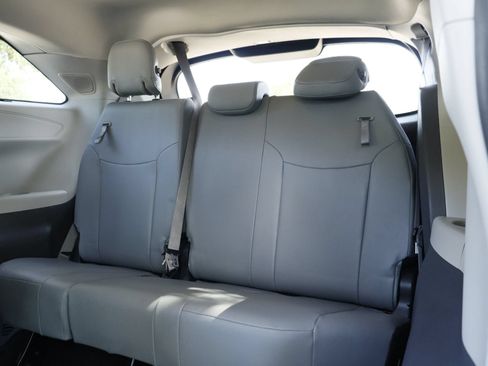 Used 2024 Toyota Sienna Limited AWD/4WD image 29
