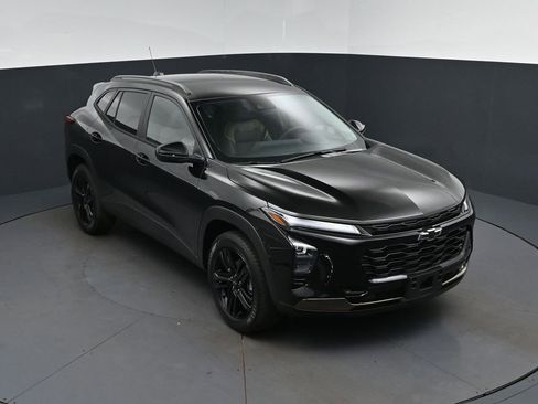 New 2026 Chevrolet Trax ACTIV w/ Driver Confidence Package FWD image 1