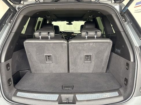 Used 2025 Cadillac XT6 Premium Luxury image 8