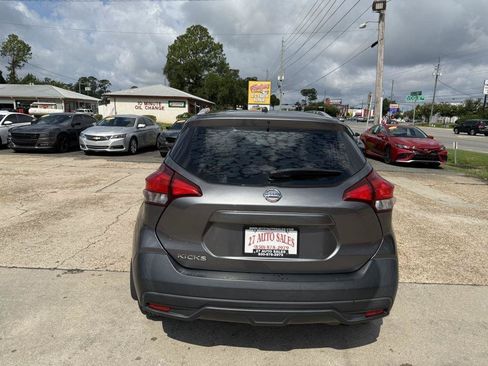 Used 2019 Nissan Kicks S FWD image 6