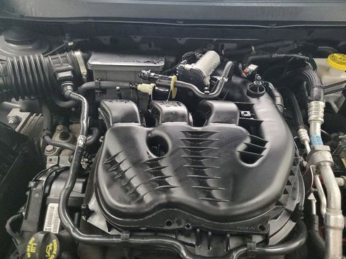 Used 2019 Jeep Cherokee Latitude Plus w/ Comfort/Convenience Group image 30