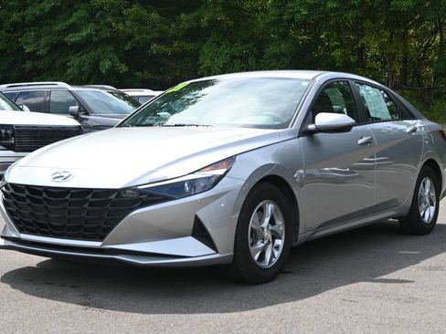Certified 2021 Hyundai Elantra SE FWD image 2