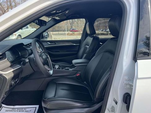 Certified 2024 Jeep Grand Cherokee Limited image 14