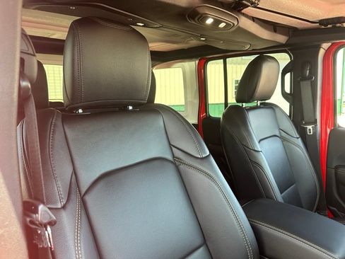 Used 2024 Jeep Wrangler Unlimited Sahara w/ Safety Group AWD/4WD image 31